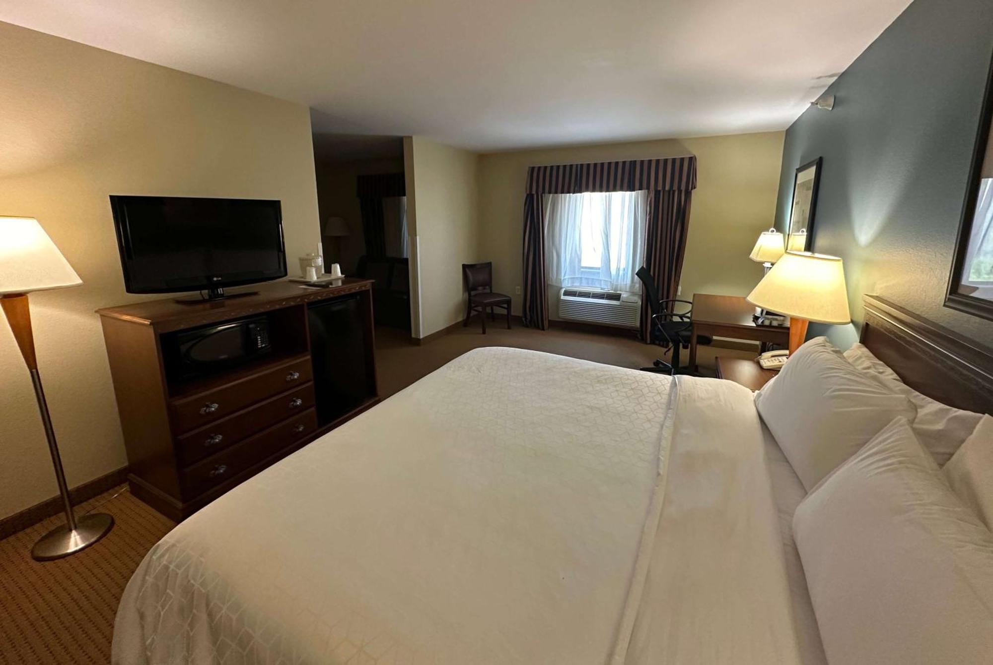 Wingate By Wyndham Hotel 2*