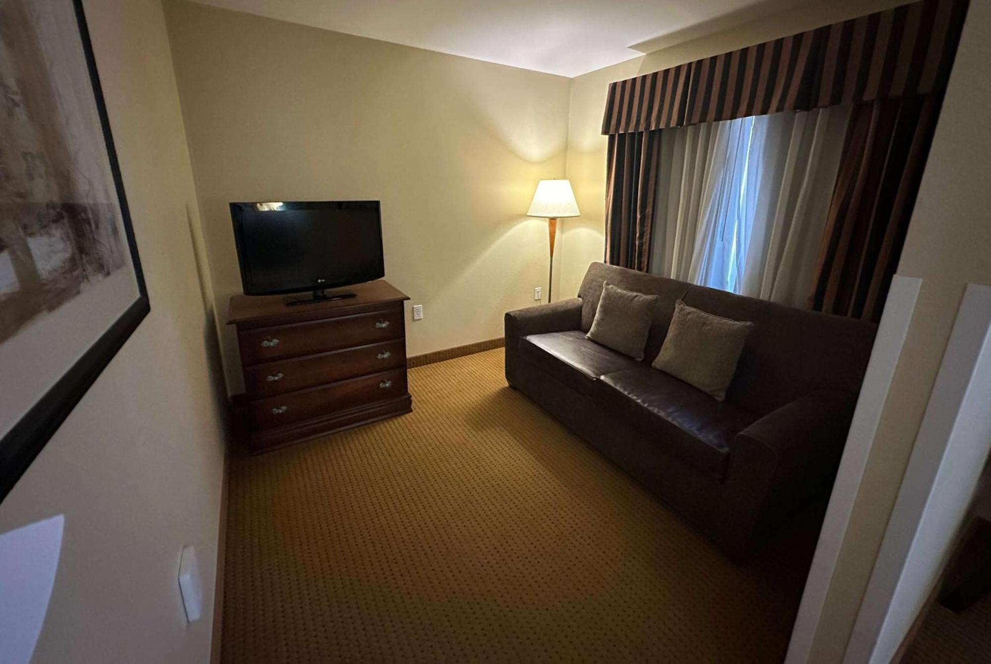Wingate By Wyndham Hotel