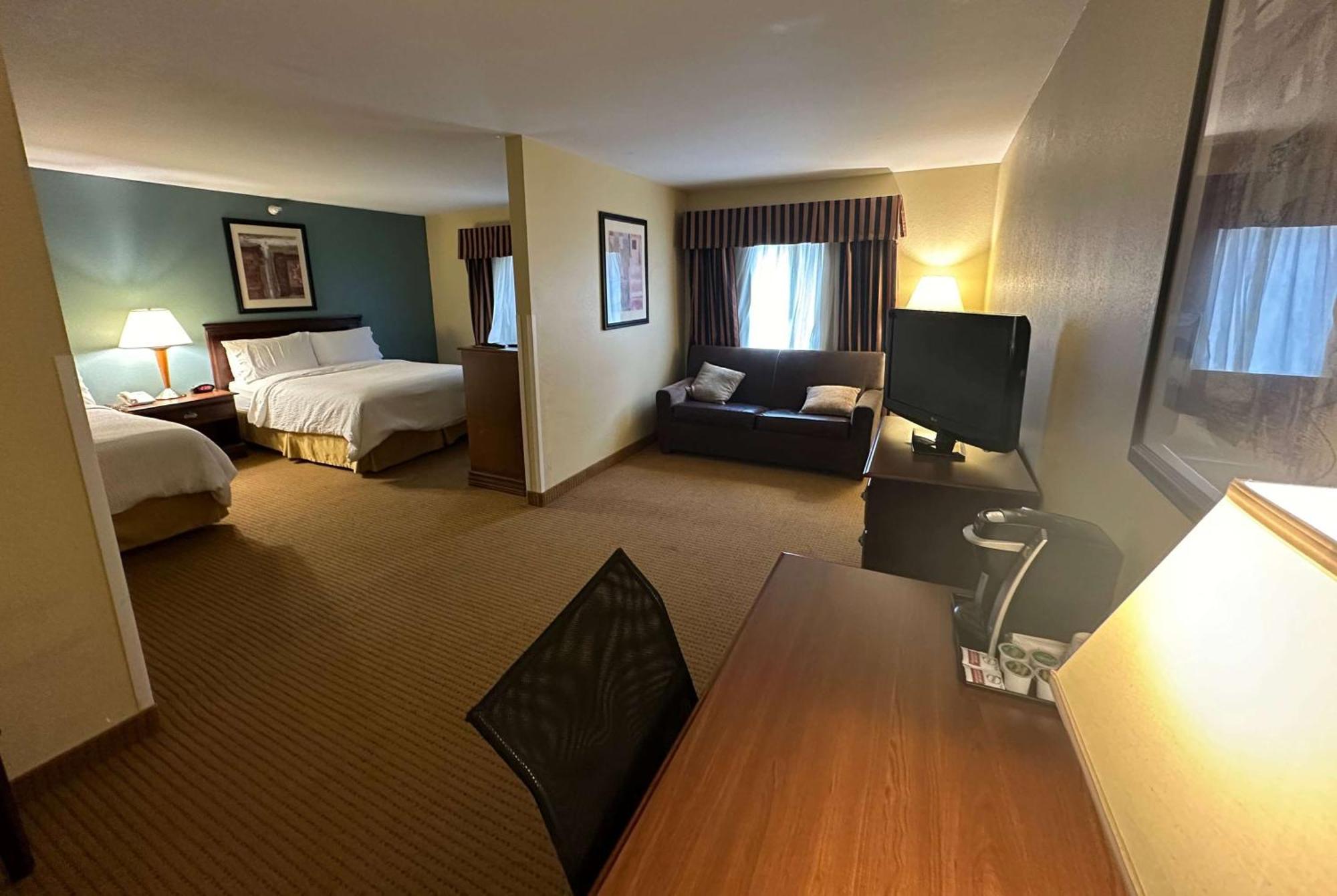 Wingate By Wyndham Hotel